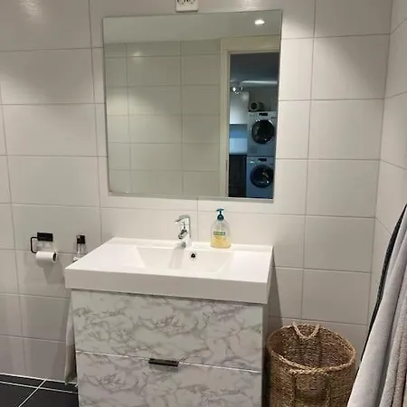 Spacious Modern In Close Proximity To Ons Villa