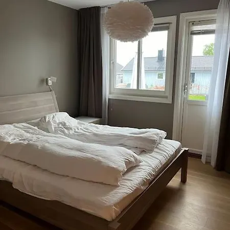 Spacious Modern In Close Proximity To Ons Villa *