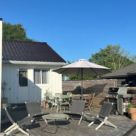 Spacious Modern In Close Proximity To Ons Villa