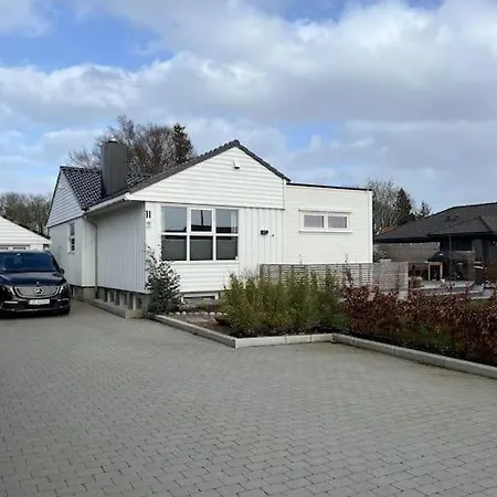 Villa Spacious Modern In Close Proximity To Ons